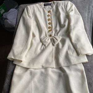 Herbert Grossman , classic 2pc suit, blazer and skirt, off white, size 10,